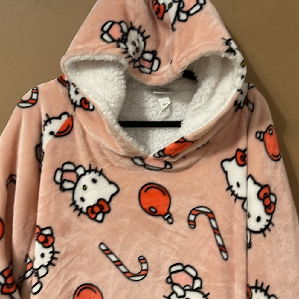 Hello Kitty Robe - Picture 3 of 6